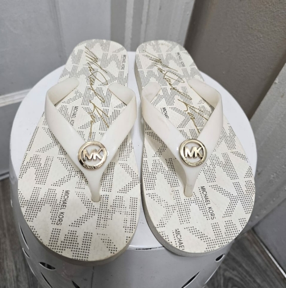 Michael Kors MK Flip Flops Open MK Monogram/Vanilla Women's Size 8 🌴 - Picture 6 of 6